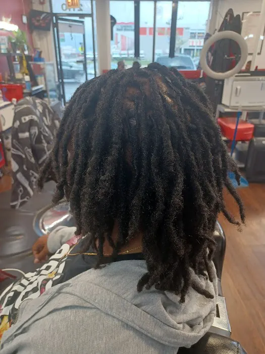 DeDe's Hair Rebellion at Melrose Park Platinum Fades Picture 4