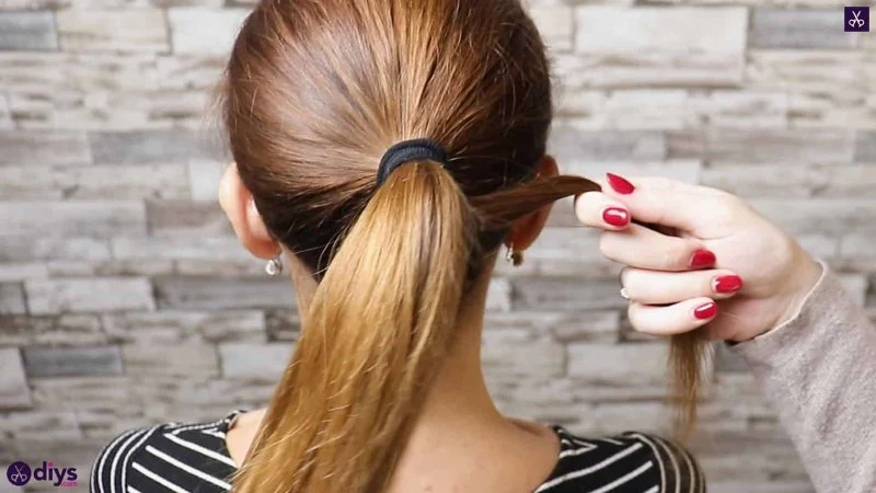 How to Choose a Haircut That Allows for Easy Ponytails, Clips, and Up-dos