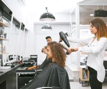 How to Choose a Hair Salon Near Me That Offers Student or Senior Discounts