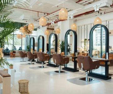 How to Use Reviews to Filter Out “Bad” Hair Salons Near Me Before Booking