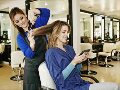 How to Ask for a Haircut at a Hair Salon Near Me That Will Grow Out Gracefully