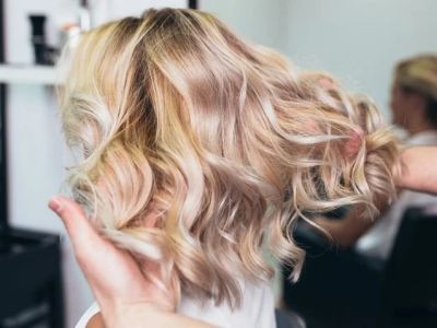 How to Choose a Hair Salon Near Me That Already Books 6-8 Weeks in Advance — What That Says