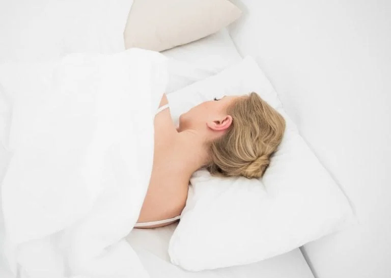 How to Choose a Haircut Based on Your Sleep Habits (Pillowcase, Hair Sleeping Routine)