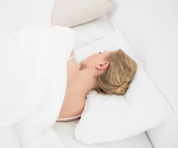 How to Choose a Haircut Based on Your Sleep Habits (Pillowcase, Hair Sleeping Routine)