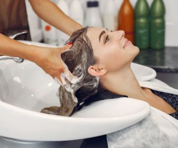 How to Find a Hair Store Near Me That Offers Kits for At-Home Haircut Maintenance