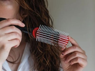 How to Stop Frizzy Hair After Washing Without Using Heat Tools