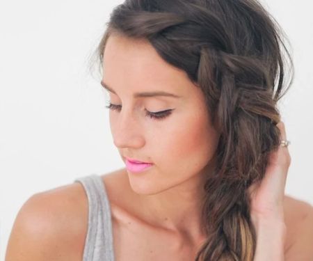 Best Hairstyles for Humid Weather That Resist Frizz All Day